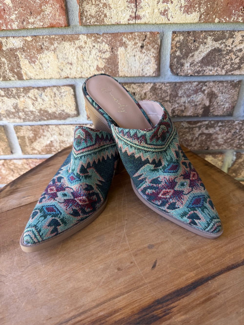 Wonderly Multicolor Patterned Tapestry Mules Women’s Size 9 Excellent Condition